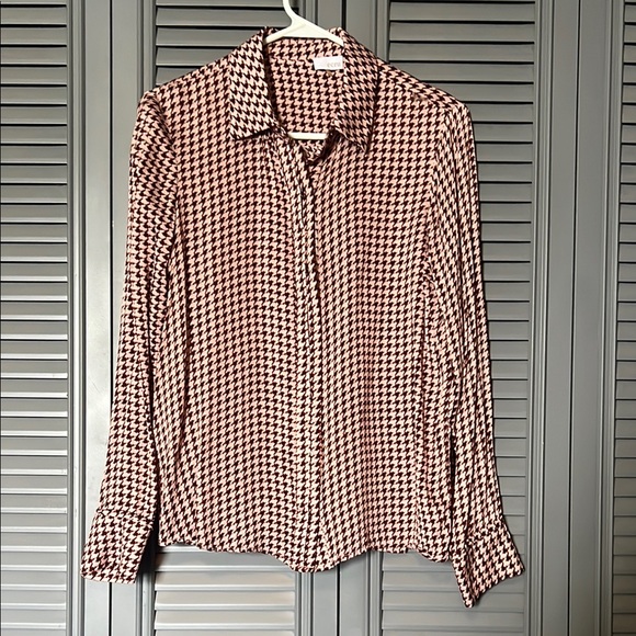 Ecru: Chic Houndstooth Button-Up Blouse - Small - Picture 1 of 8